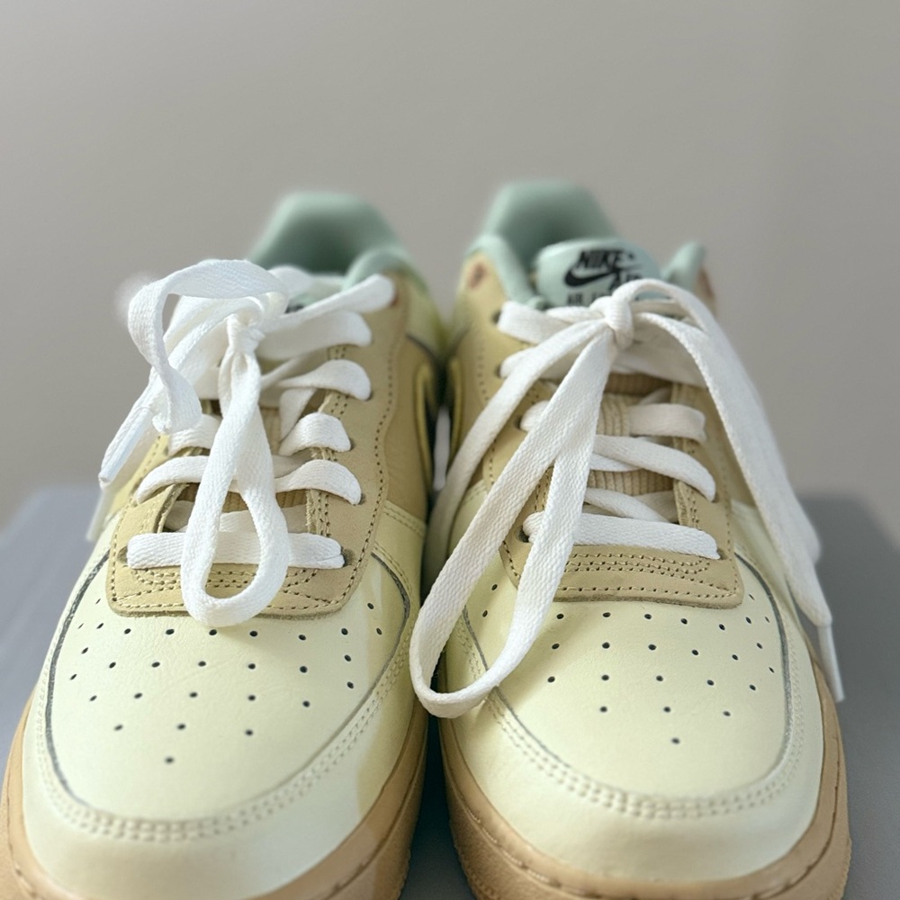 Nike Women's Sneakers in Cream and Brown - Picture 2 of 4